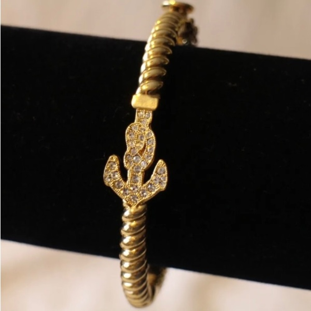 ⚓️⭐️COACH NWOT RARE STUNNING GOLD ANCHOR WITH CRYSTALS HINGED BANGLE BRACELET - Picture 5 of 6